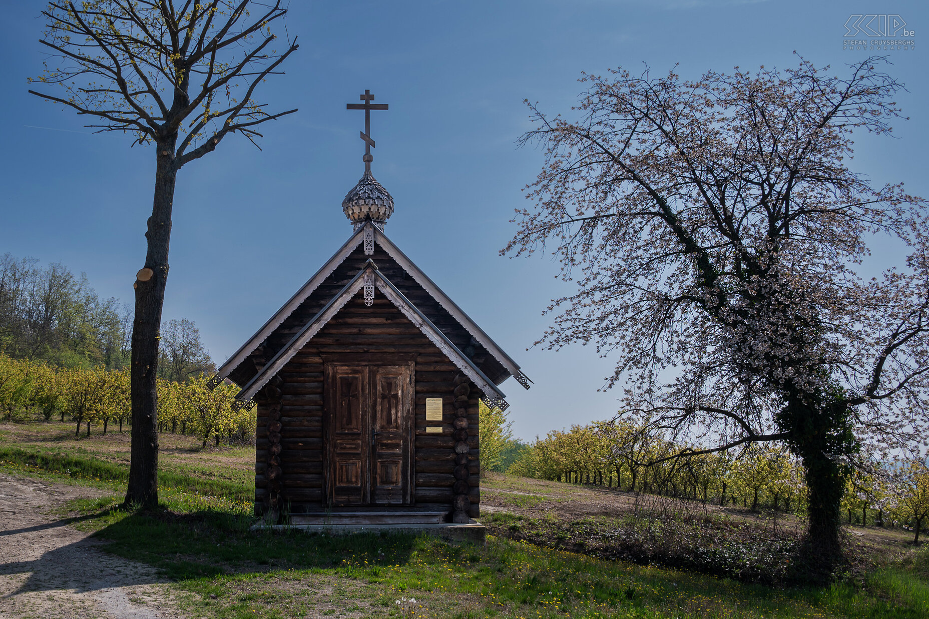 Magliano Alfieri - Cappella di Sant'Anastasia Aan de voet van het dorpje Magliano Alfieri ligt de Cappella di Sant’Anastasia, een orthodoxe kapel die is gebouwd met hout dat speciaal voor de kapel uit Rusland kwam.<br />
 Stefan Cruysberghs